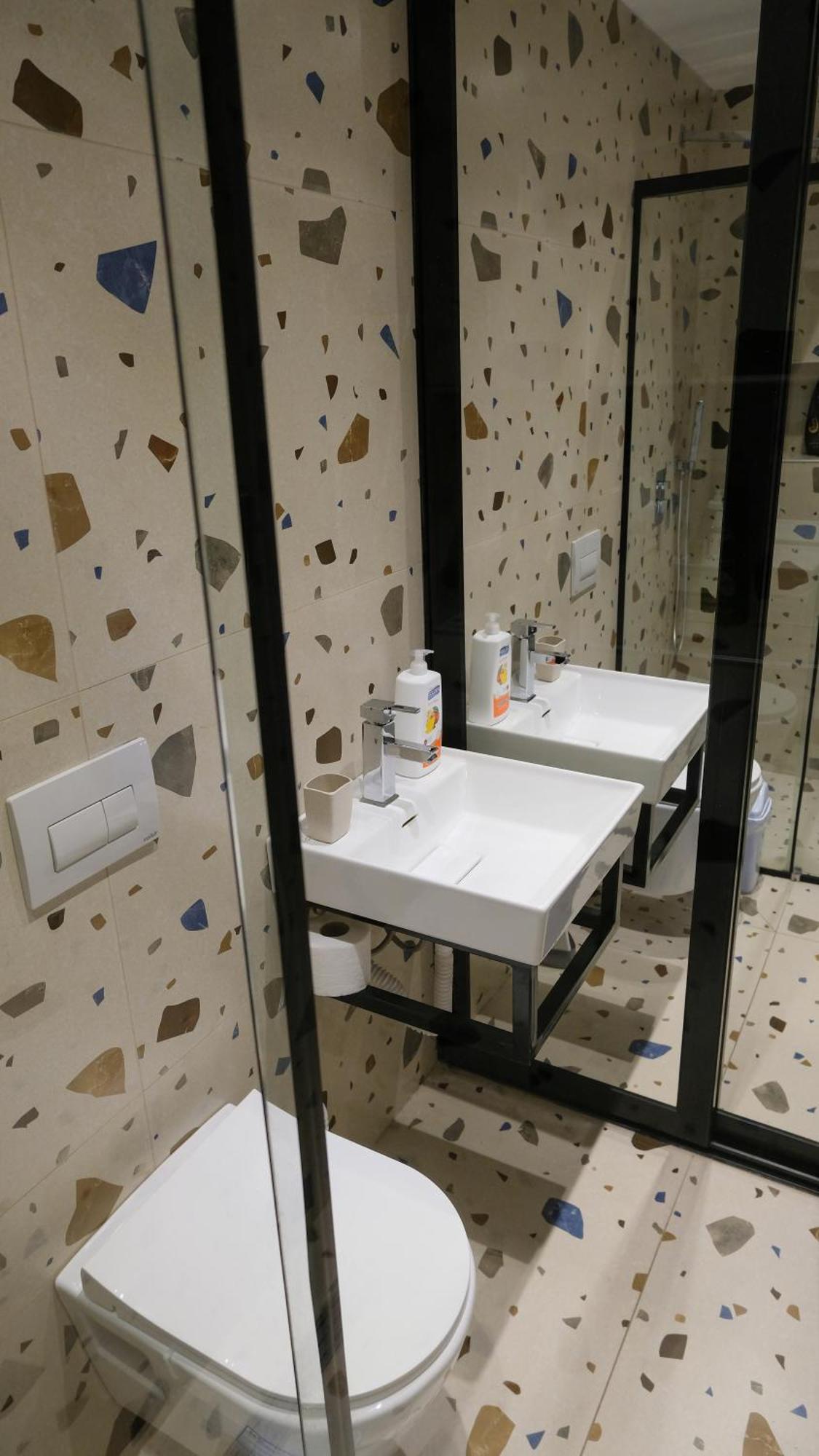 2E Center Apartment Tirana Kültér fotó